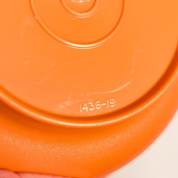 Orange TUPPERWARE picnic snack set, Halloween kids party set - Picture 12 of 16